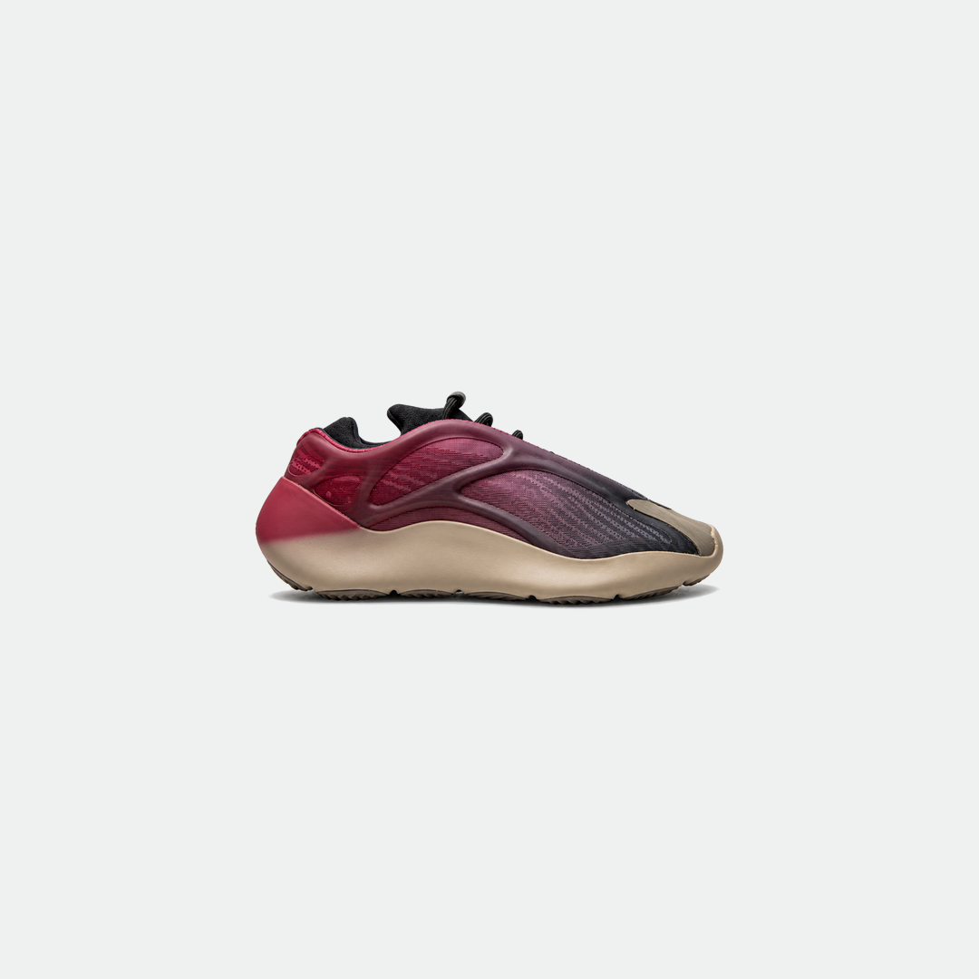 Shoes Boost 700 V3 Fade Carbon