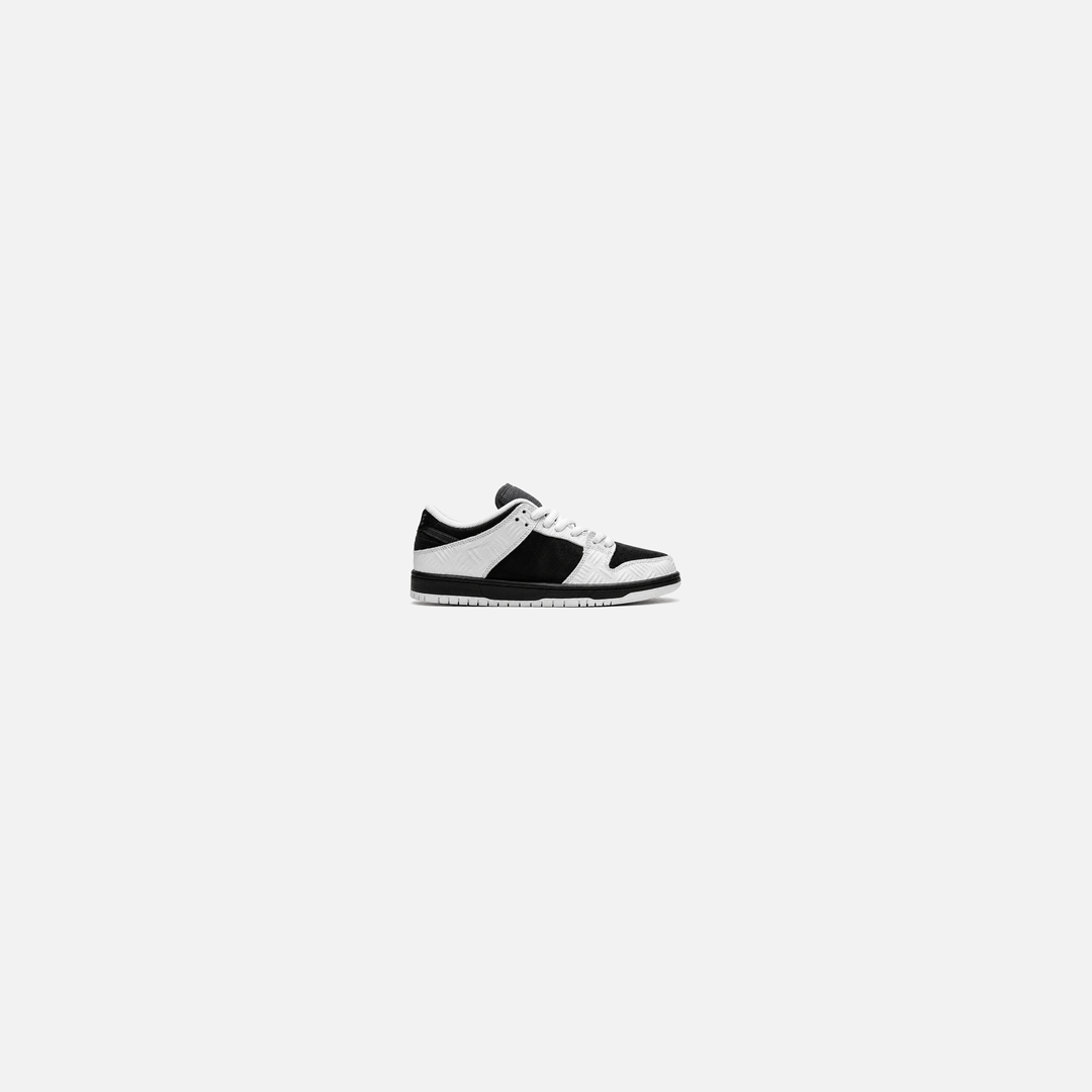Shoes Dunk Low Pro Black and White